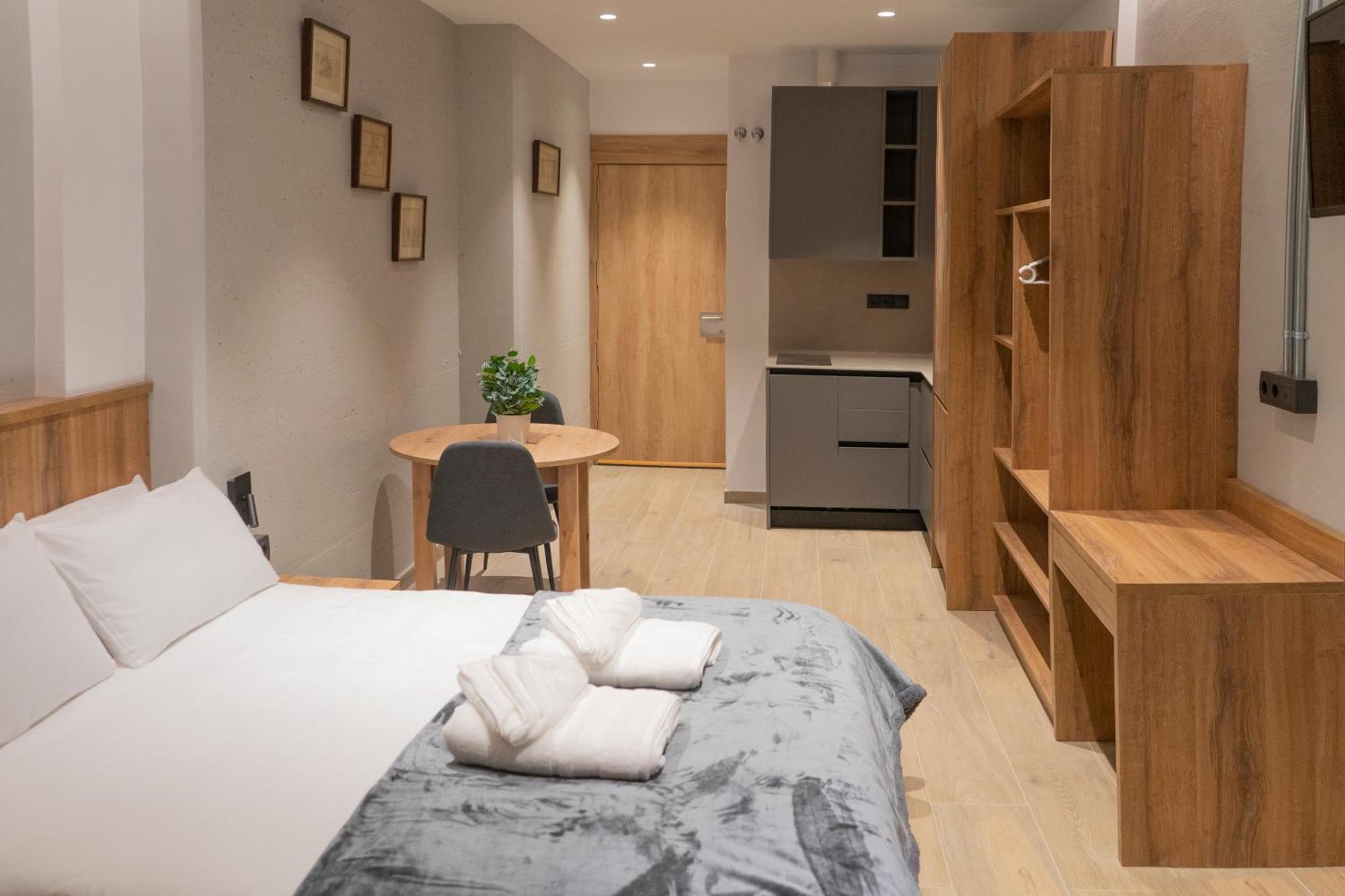 Monturiol Apartaments Барселона Экстерьер фото